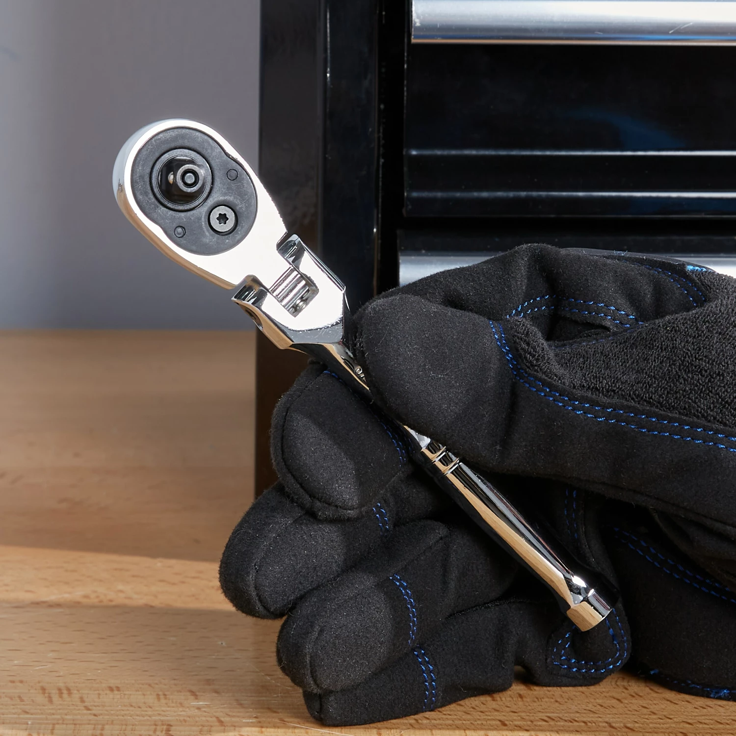 Kobalt Ratchets & Ratchet Sets 90-Tooth 1/4-in Drive Quick-release Flexible Head Standard Ratchet 3 Kobalt Ratchets & Ratchet Sets 90-Tooth 1/4-in Drive Quick-release Flexible Head Standard Ratchet - Image 3