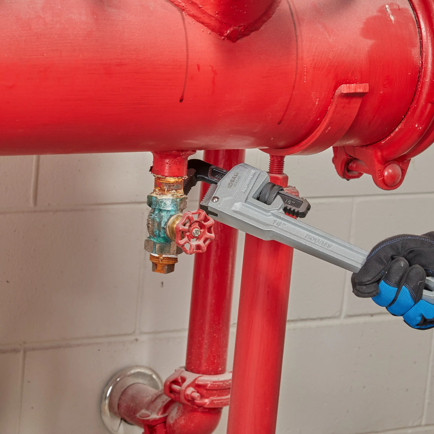 Kobalt Pipe Wrenches 14-in Aluminum Pipe Wrench 3 Kobalt Pipe Wrenches 14-in Aluminum Pipe Wrench - Image 3