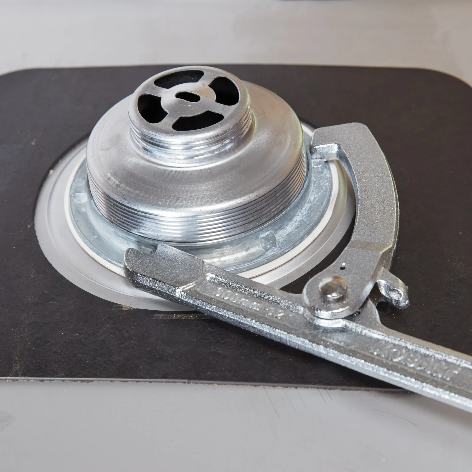 Kobalt Plumbing Wrenches & Specialty Tools 12-in Lock-nut Wrench 4 Kobalt Plumbing Wrenches & Specialty Tools 12-in Lock-nut Wrench - Image 4