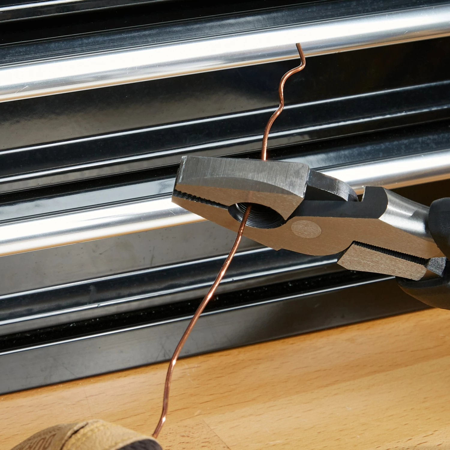 Kobalt 11.42-in Electrical Linesman Pliers with Wire Cutter 4 Kobalt 11.42-in Electrical Linesman Pliers with Wire Cutter - Image 4